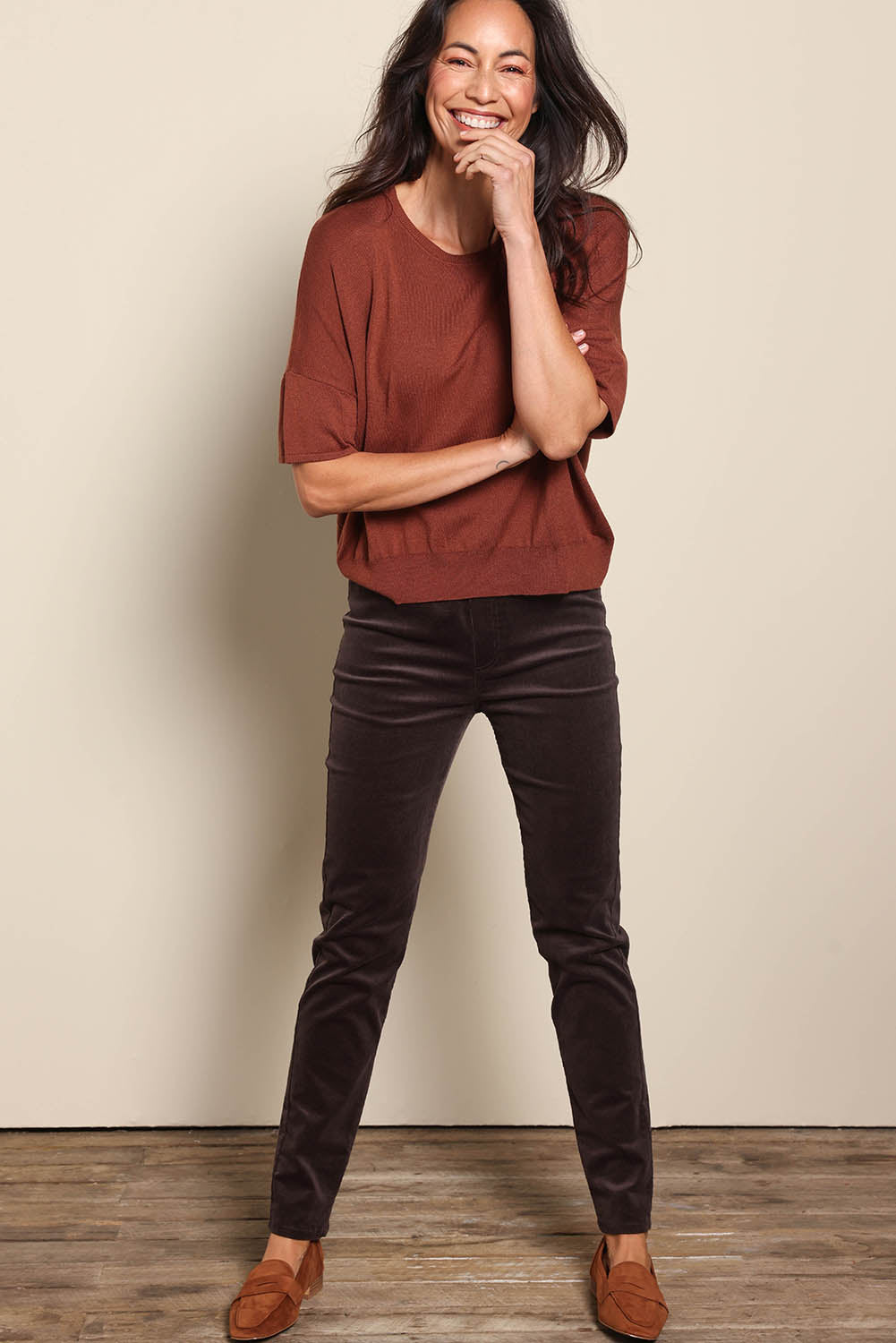 Model Amandam wearing size 10 of the The Keepers Cord Pull On Pant – Darkcocoa in colour Darkcocoa, from the front