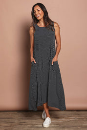 Model Amanda wearing size 10 of The Easy Wear Print Maxi Dress in colour Blackspot (Black), from the front, showing the whole outfit