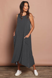 Model Amanda wearing size 10 of The Easy Wear Print Maxi Dress in colour Blackspot (Black), from the front, showing the whole outfit