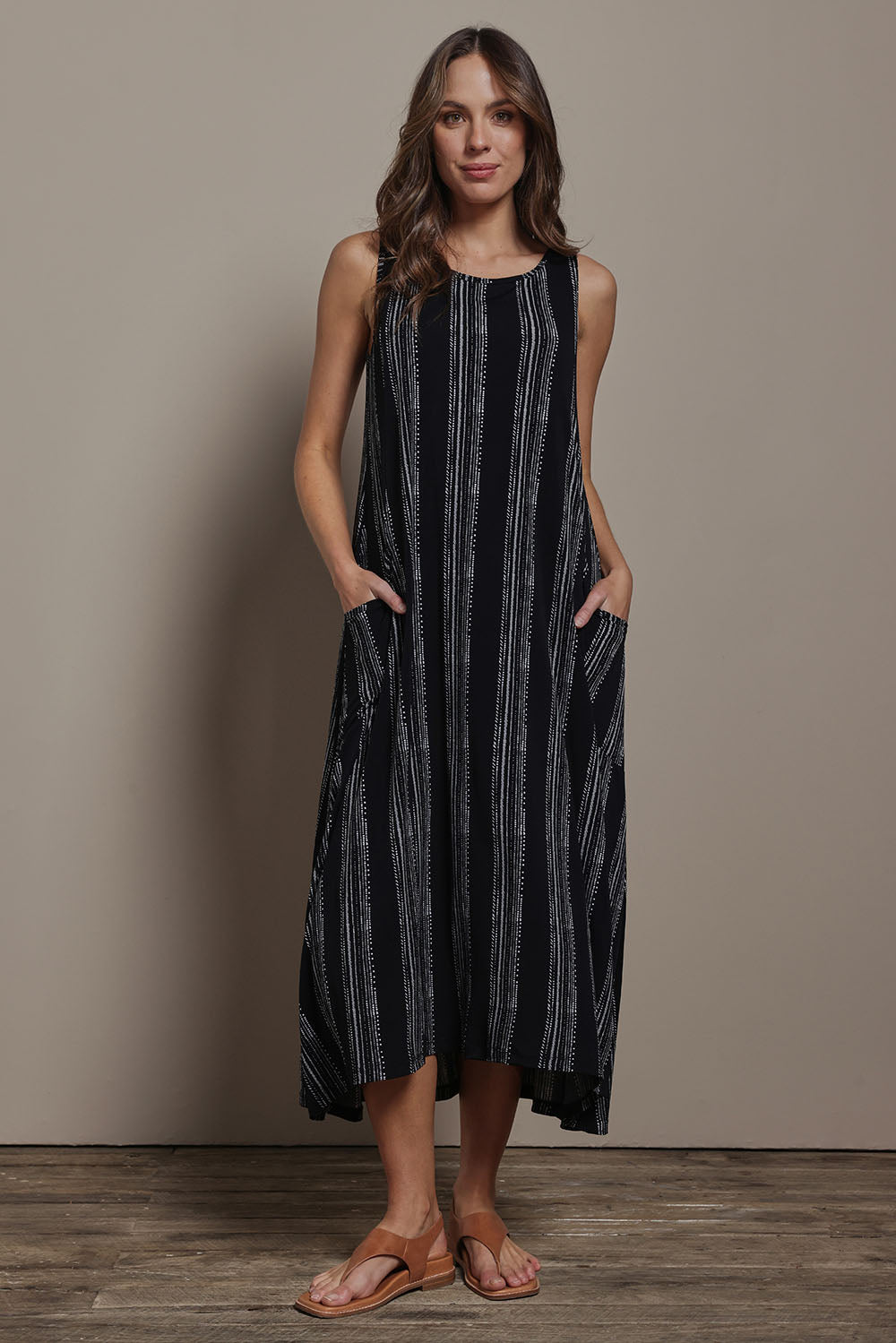 Model Madeline wearing size 10 of The Easy Wear Print Maxi Dress in colour Blackwhite (Black), from the front, showing the whole outfit