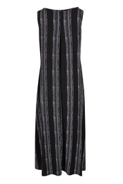 Product shot of The Easy Wear Print Maxi Dress in colour Blackwhite (Black), from the back