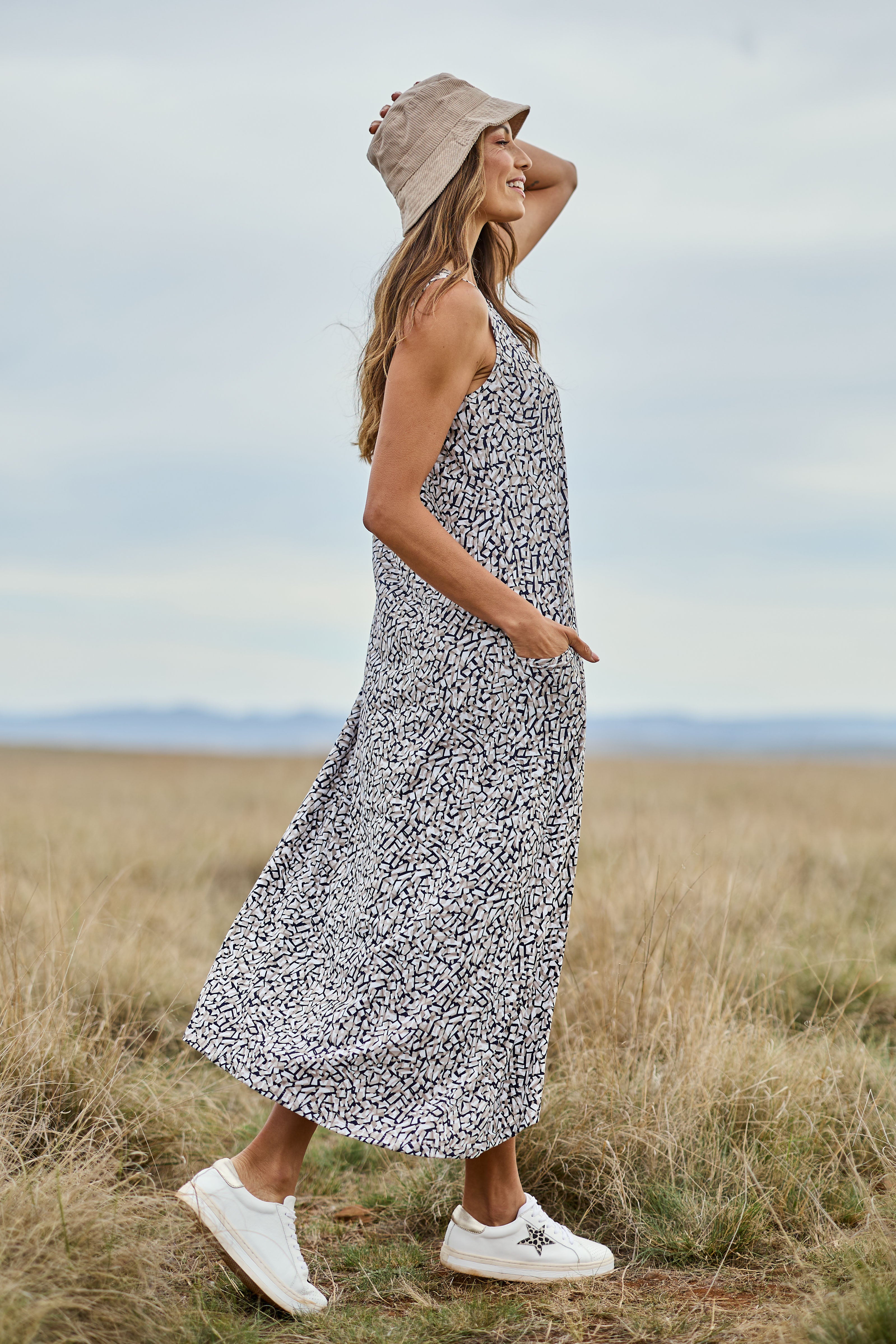 Model Amanda wearing size 10 of The Easy Wear Print Maxi Dress in colour Ivorynavy (Blue), from the front, showing the whole outfit