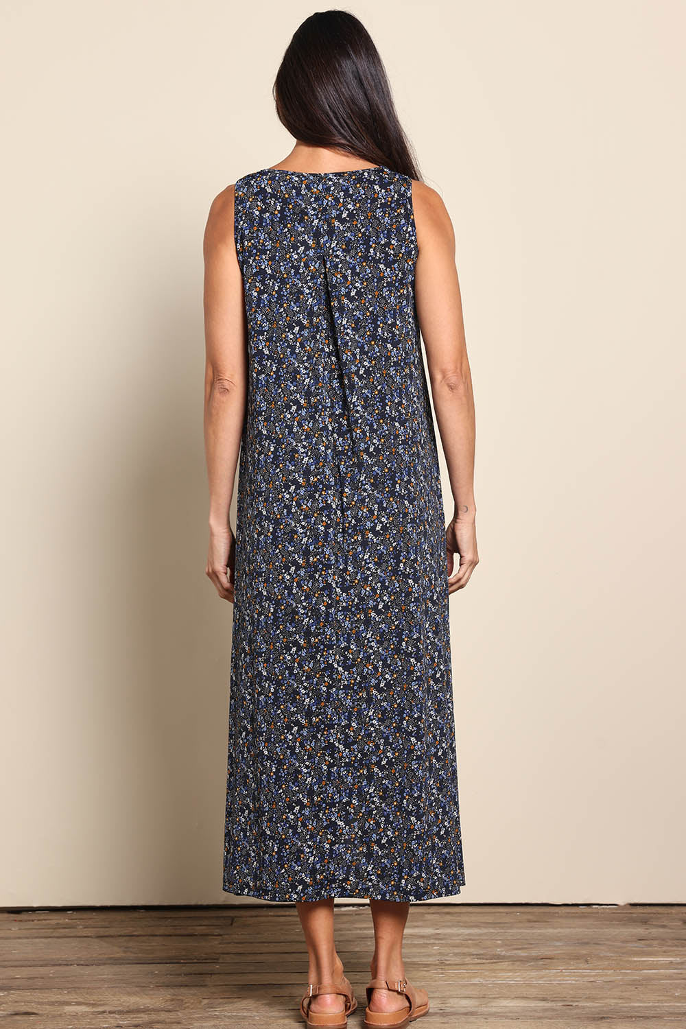 Model Amandam wearing size 10 of the The Easy Wear Print Maxi Dress – Multifleur in colour Multifleur, from the front