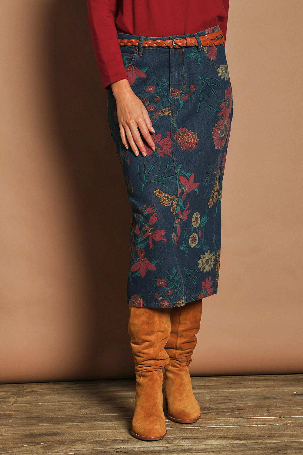 Model Madeline wearing size 10 of The 5 Pocket Printed Midi Skirt in colour Redfloral (Blue), from the front, cropped image