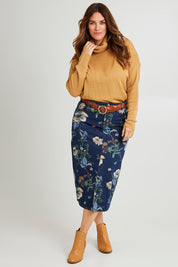 Model Laura wearing size 14 of The 5 Pocket Printed Midi Skirt in colour Softfloral (Blue), from the front, showing the whole outfit