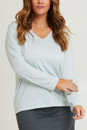 Model Laura wearing size 14 of The Keepers Linen Blend L/S Tee in colour Seafoam (Green), from the front, cropped image