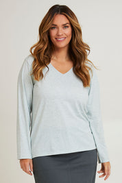 Model Laura wearing size 14 of The Keepers Linen Blend L/S Tee in colour Seafoam (Green), from the front, cropped image