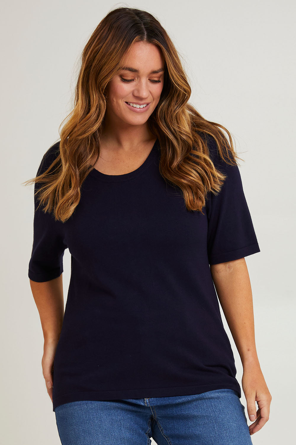 Model Laura wearing size L of The All Season Crew Neck Knit Tee in colour Clasicnavy (Blue), from the front, cropped image