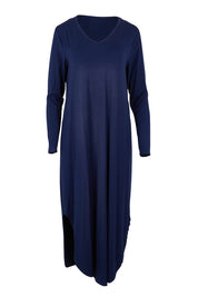 Product shot of The Keepers Tee Maxi Dress in colour Darknavy (Blue), from the front