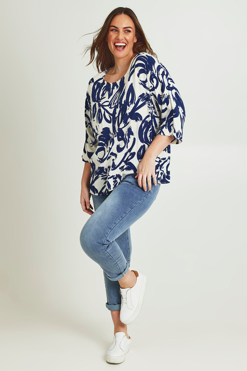 Model Jane wearing size 14 of The Woven Easywear Tee in colour Frenchblue (Blue), from the front, showing the whole outfit