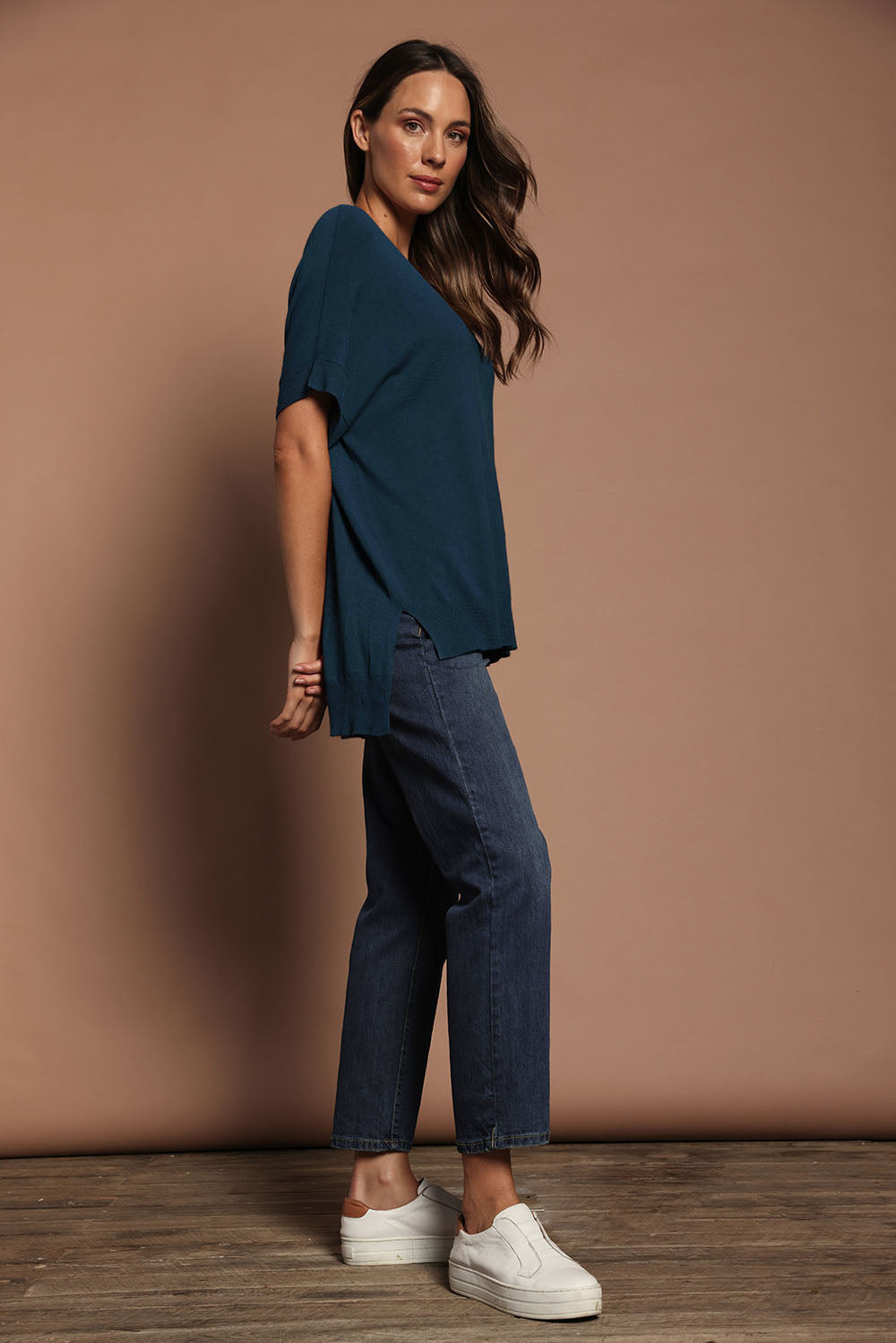 Model Madeline wearing size S of The All Season V Neck High Low Tee in colour Blueocean (Blue), from the front, showing the whole outfit