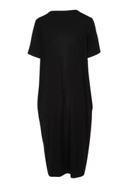 Product shot of The Pack & Go Luxe Bamboo Button Up Dress with Pockets in colour Black (Black), from the back