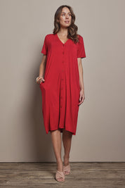 Model Madeline wearing size 10 of The Pack & Go Luxe Bamboo Button Up Dress with Pockets in colour Cherryred (Red), from the front, showing the whole outfit