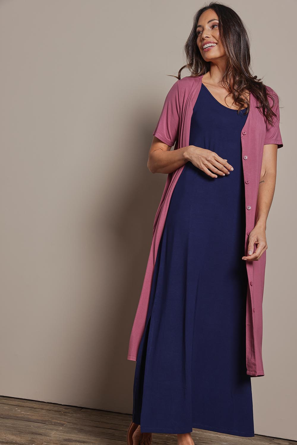 Model Amanda wearing size 10 of The Pack & Go Luxe Bamboo Button Up Dress with Pockets in colour Smokeyrose (Pink), from the front, showing the whole outfit