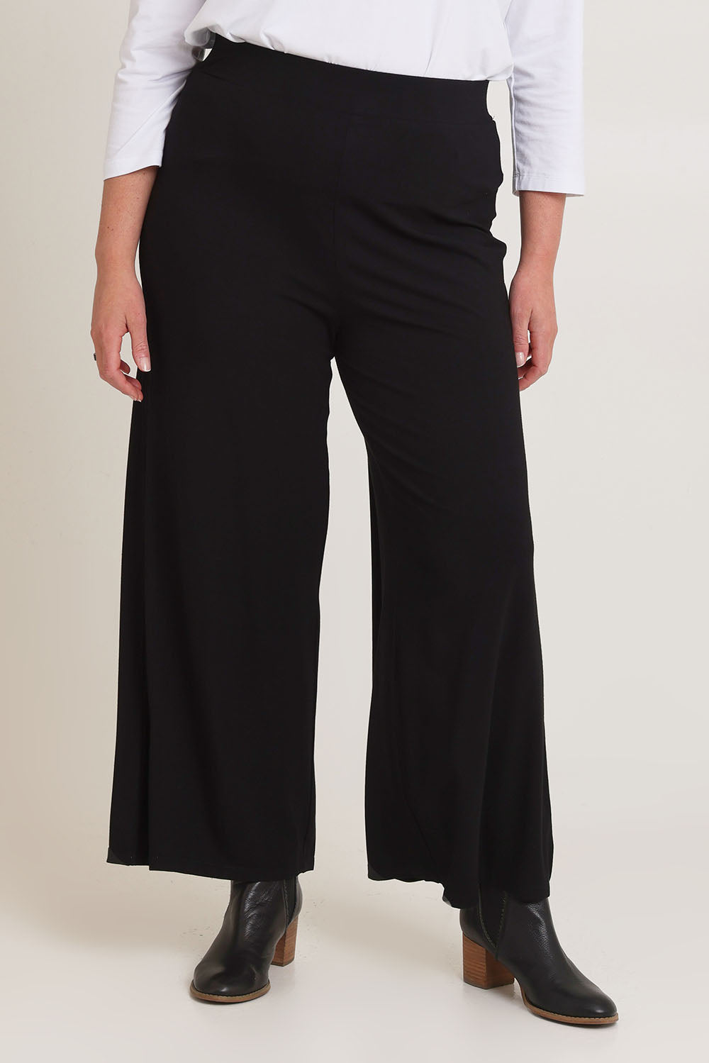 Model Chanel wearing size 16 of The Pack & Go Luxe Bamboo Wide Leg Pant in colour Black (Black), from the front, cropped image