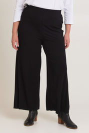 Model Chanel wearing size 16 of The Pack & Go Luxe Bamboo Wide Leg Pant in colour Black (Black), from the front, cropped image