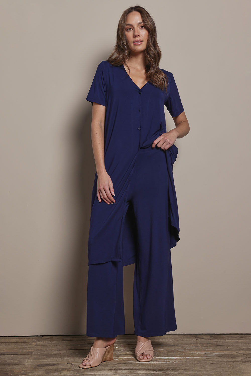 Model Madeline wearing size 10 of The Pack & Go Luxe Bamboo Wide Leg Pant in colour Frenchnavy (Blue), from the front, showing the whole outfit