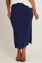 Model Ashleigh wearing size 16 of The Pack & Go Luxe Bamboo Pull On Maxi Skirt in colour Frenchnavy (Blue), from the front, cropped image