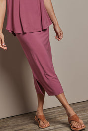 Model Amanda wearing size 10 of The Pack & Go Luxe Bamboo Pull On Maxi Skirt in colour Smokeyrose (Pink), from the front, cropped image