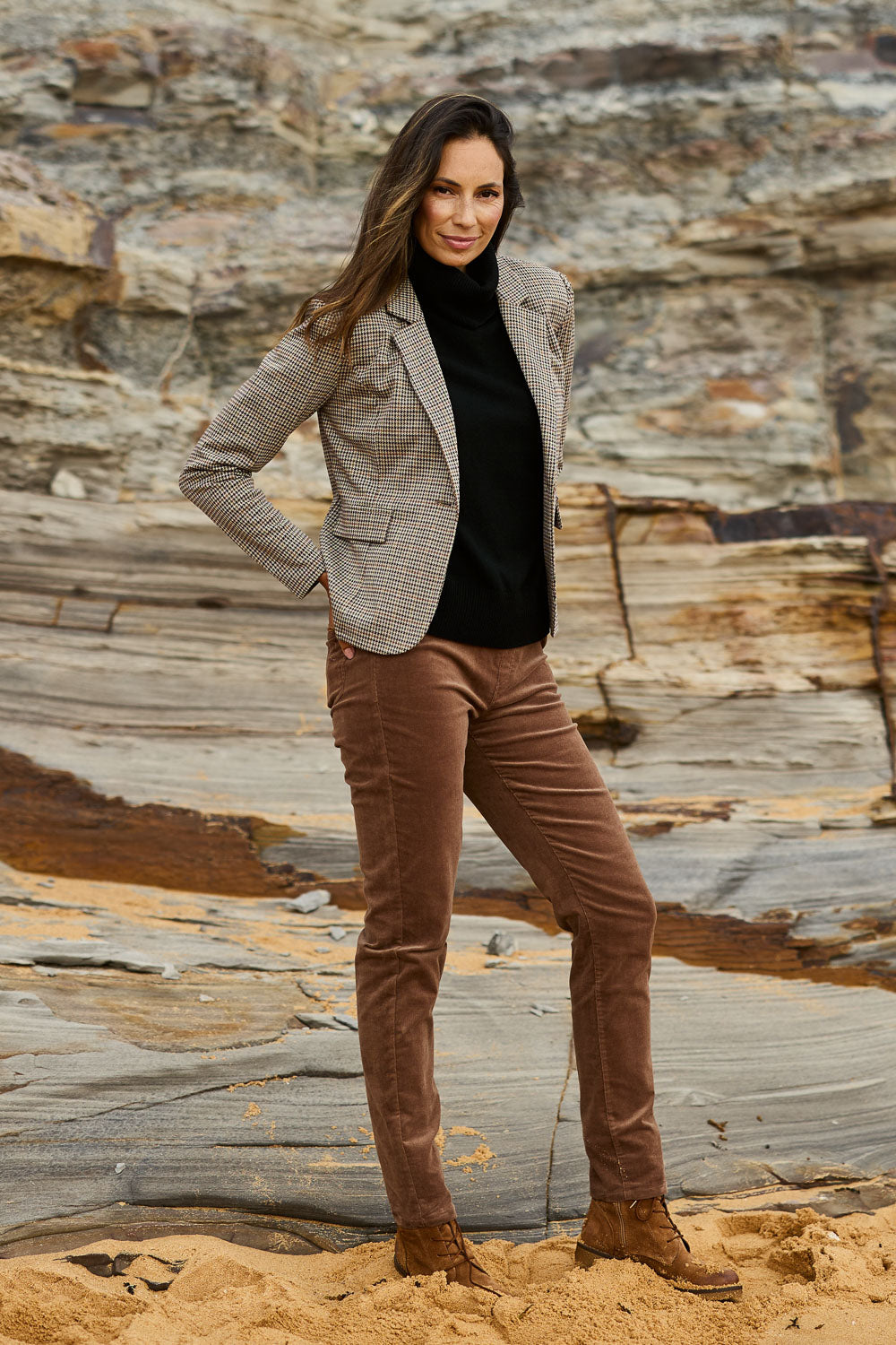 Model Amanda wearing size 10 of The Classic Houndstooth Blazer in colour Tanblack, from the front, showing the whole outfit