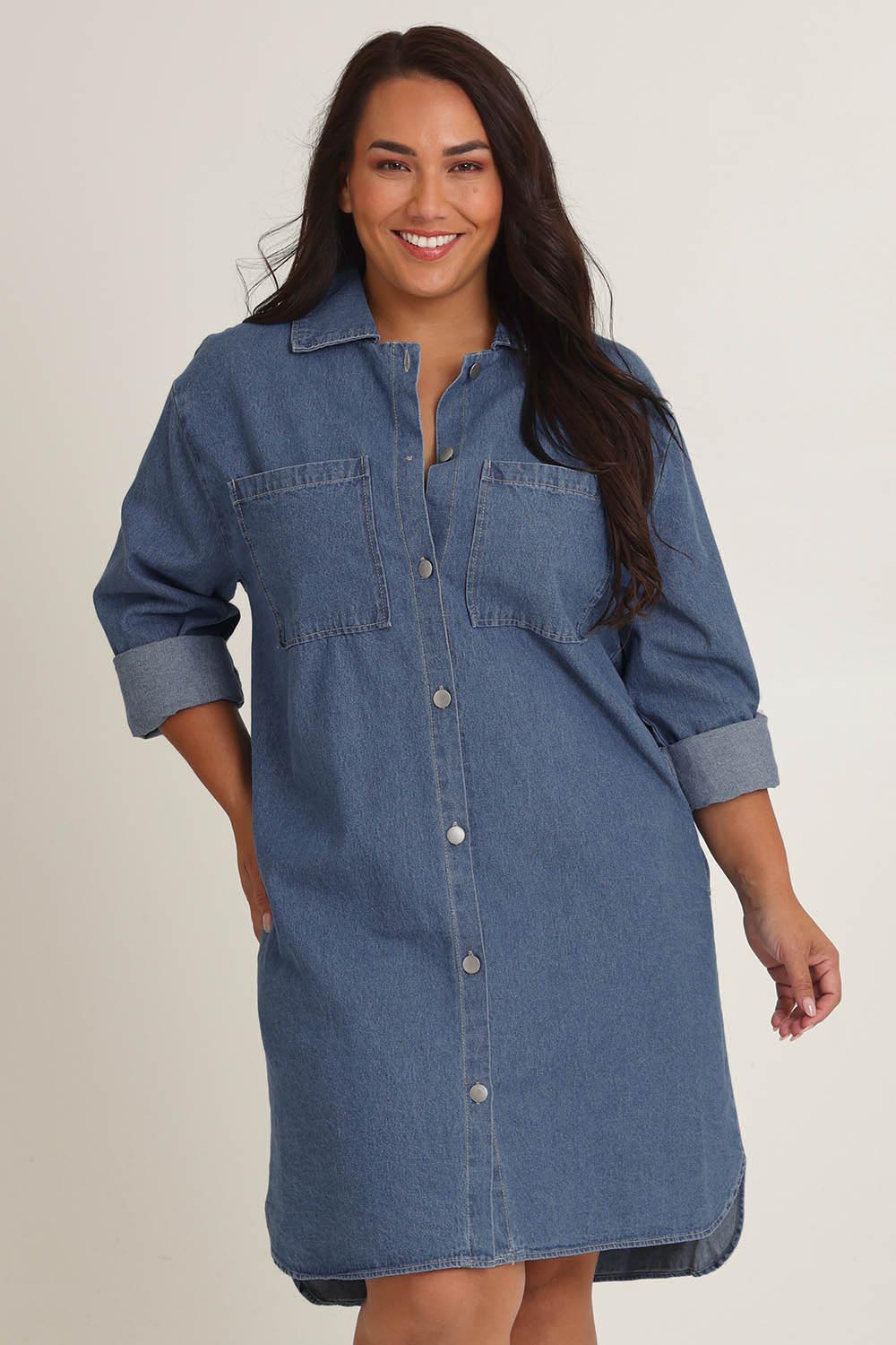 Model Ashleighf wearing size 16 of the The Denim Shacket Dress With Pockets - Denimblue in colour Denimblue, in a cropped view