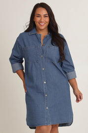Model Ashleighf wearing size 16 of the The Denim Shacket Dress With Pockets - Denimblue in colour Denimblue, in a cropped view