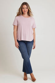Model Chanel wearing size 16 of The Pack & Go Luxe Bamboo Tee in colour Roseblush (Pink), from the front, showing the whole outfit