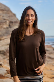 Model Amanda wearing size 10 of The Classic Long Sleeve Tee in colour Cocoa, from the front, showing the whole outfit