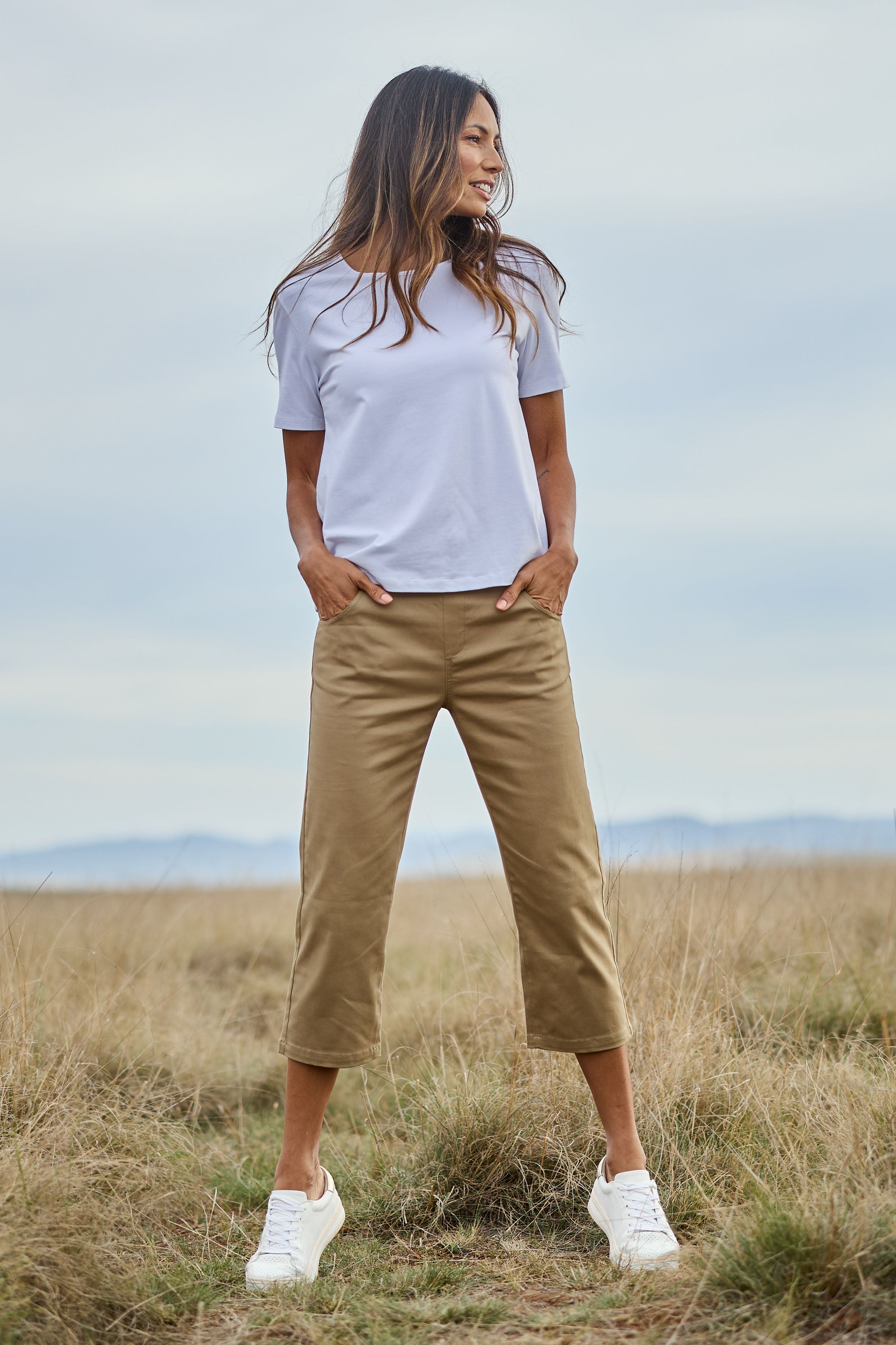 Model Amanda wearing size 10 of The Pull On Cotton Cropped Pant With Pockets in colour Fawn, from the front, showing the whole outfit
