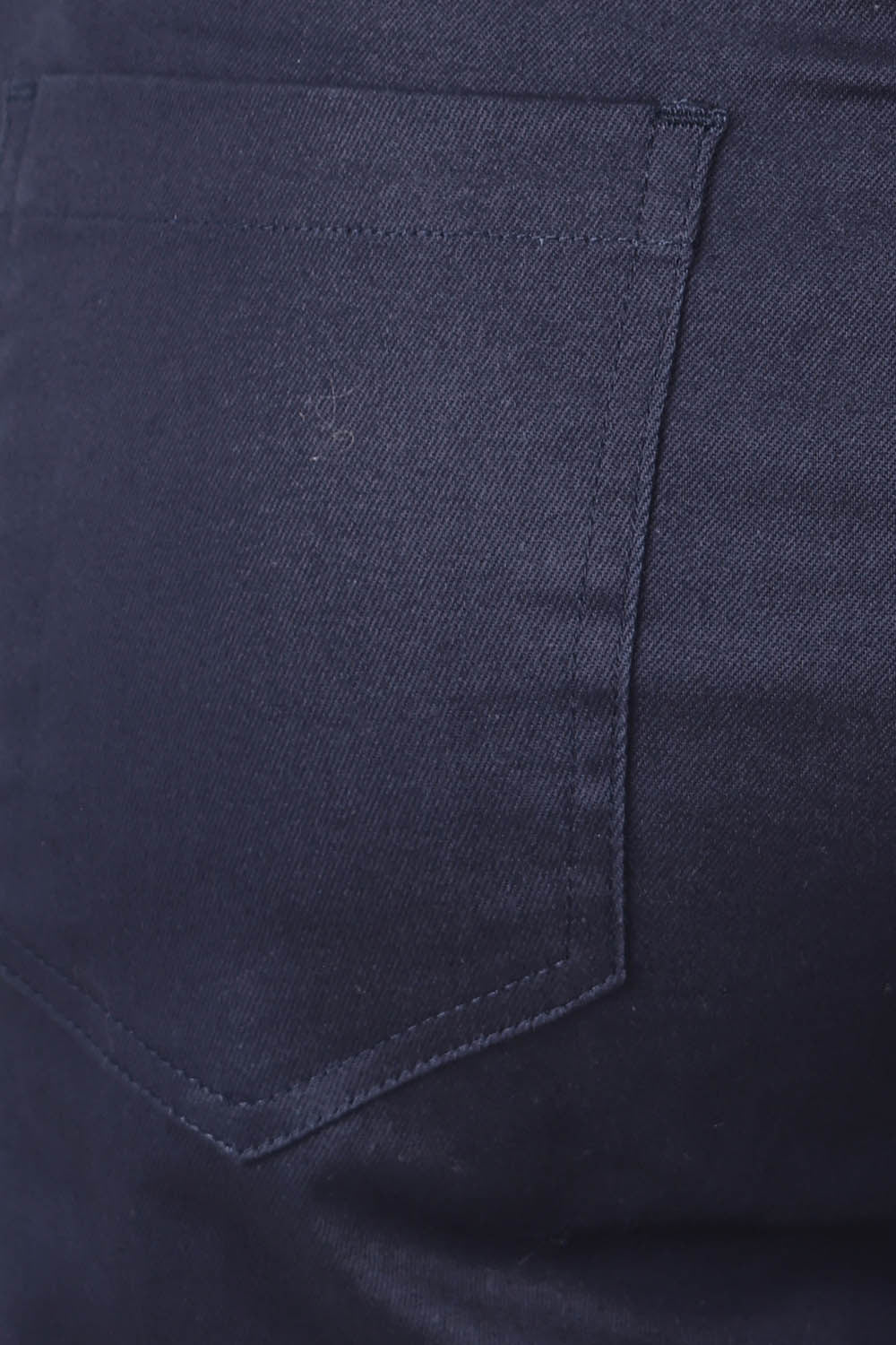 Product shot of The Pull On Cotton Cropped Pant With Pockets in colour Navy (Blue), detail