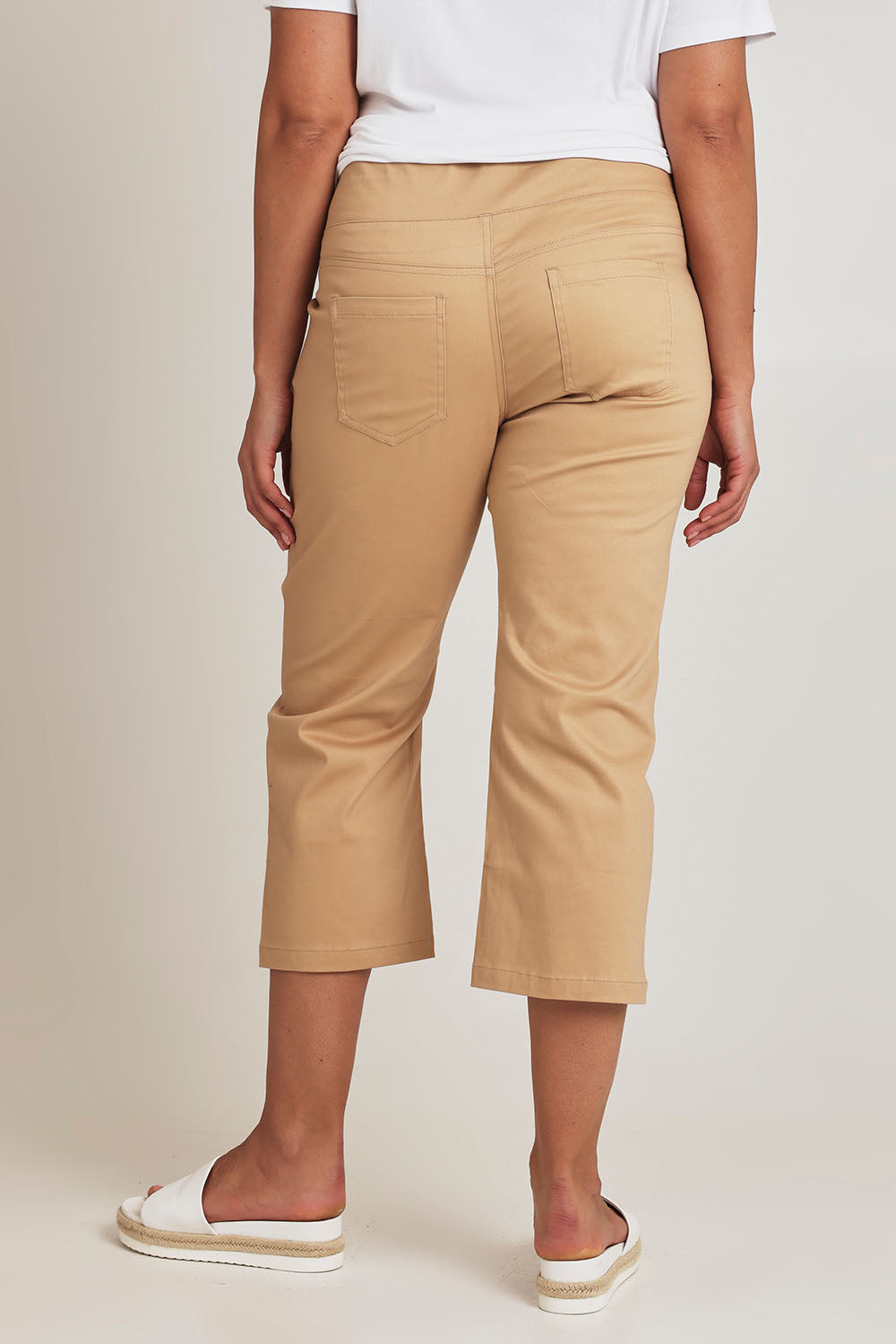 Model Terri-Leigh wearing size 14 of The Pull On Cotton Cropped Pant With Pockets in colour Toffee, from the back
