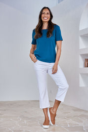 Model Amanda wearing size 10 of The Pull On Cotton Cropped Pant With Pockets in colour White (White), from the front, showing the whole outfit