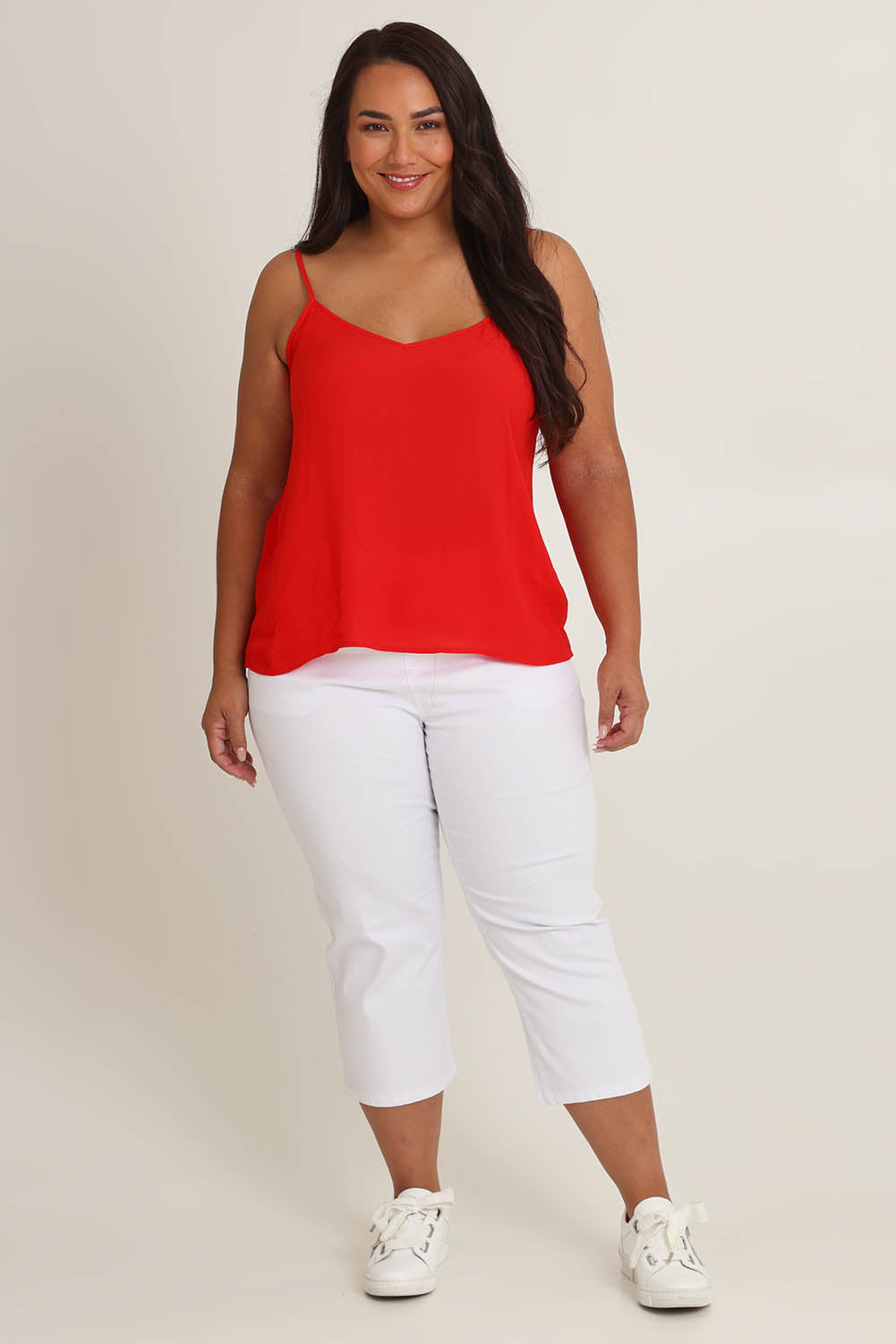 Model Ashleigh wearing size 16 of The Pull On Cotton Cropped Pant With Pockets in colour White (White), from the front, showing the whole outfit