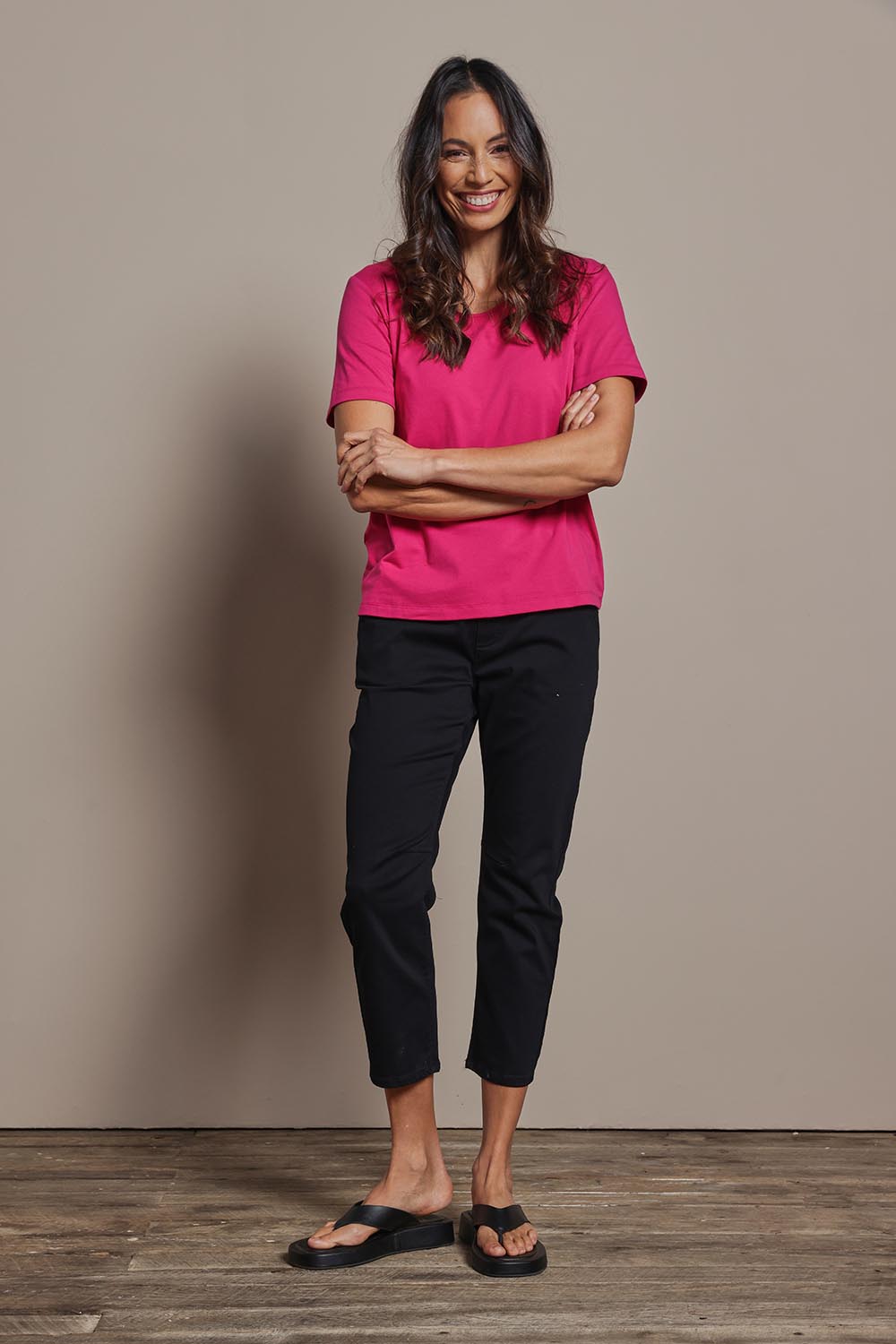 Model Amanda wearing size 10 of The Classic Cotton Blend Short Sleeve Tee in colour Blossom (Pink), from the front, showing the whole outfit