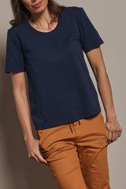 Model Amanda wearing size 10 of The Classic Cotton Blend Short Sleeve Tee in colour Darknavy (Blue), from the front, cropped image