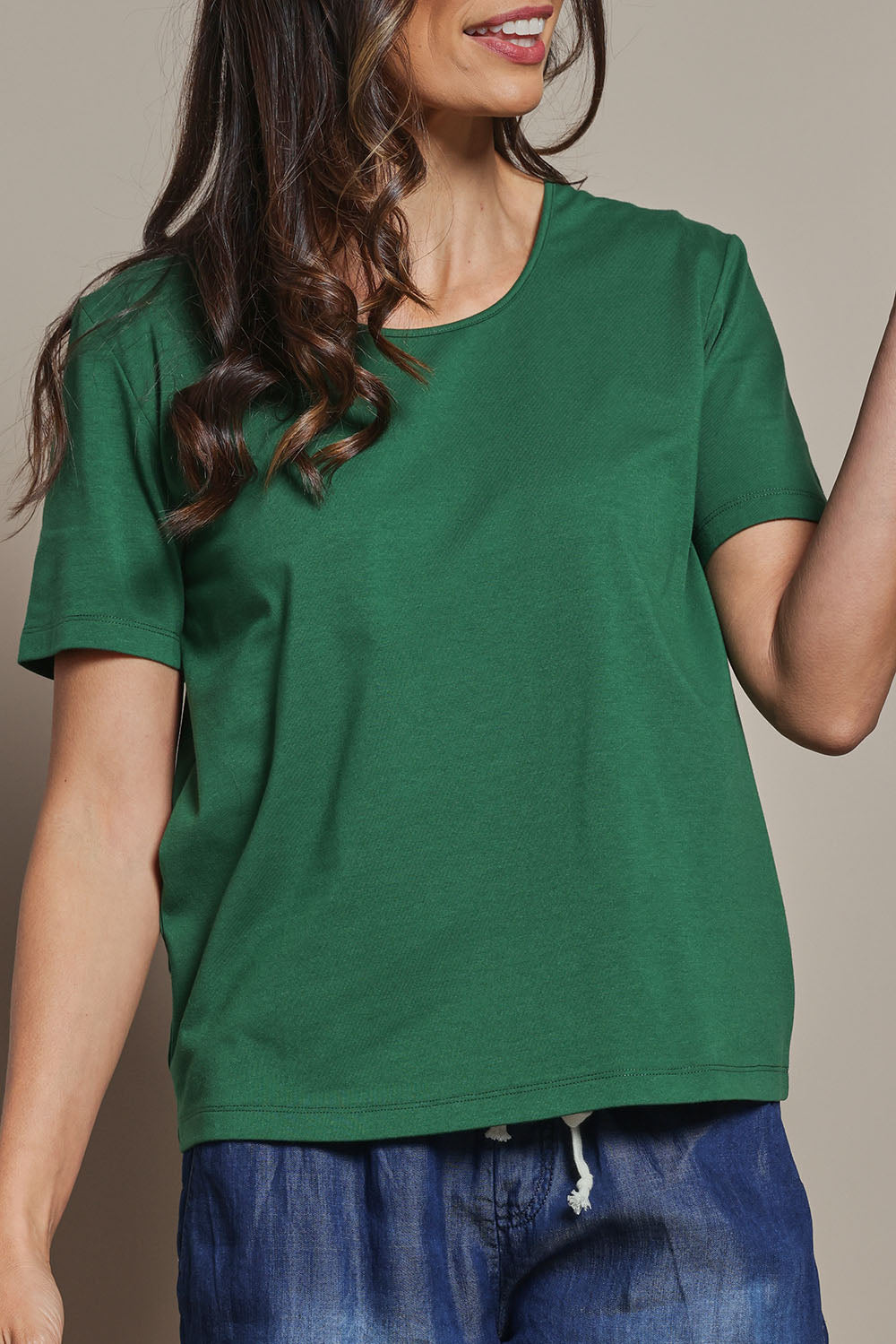 Model Amanda wearing size 10 of The Classic Cotton Blend Short Sleeve Tee in colour Ivy (Green), from the front, cropped image
