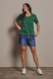 Model Amanda wearing size 10 of The Classic Cotton Blend Short Sleeve Tee in colour Ivy (Green), from the front, showing the whole outfit