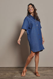 Model Amanda wearing size 10 of The S/S Chambray Shacket Dress With Pockets in colour Denim (Blue), from the front, showing the whole outfit