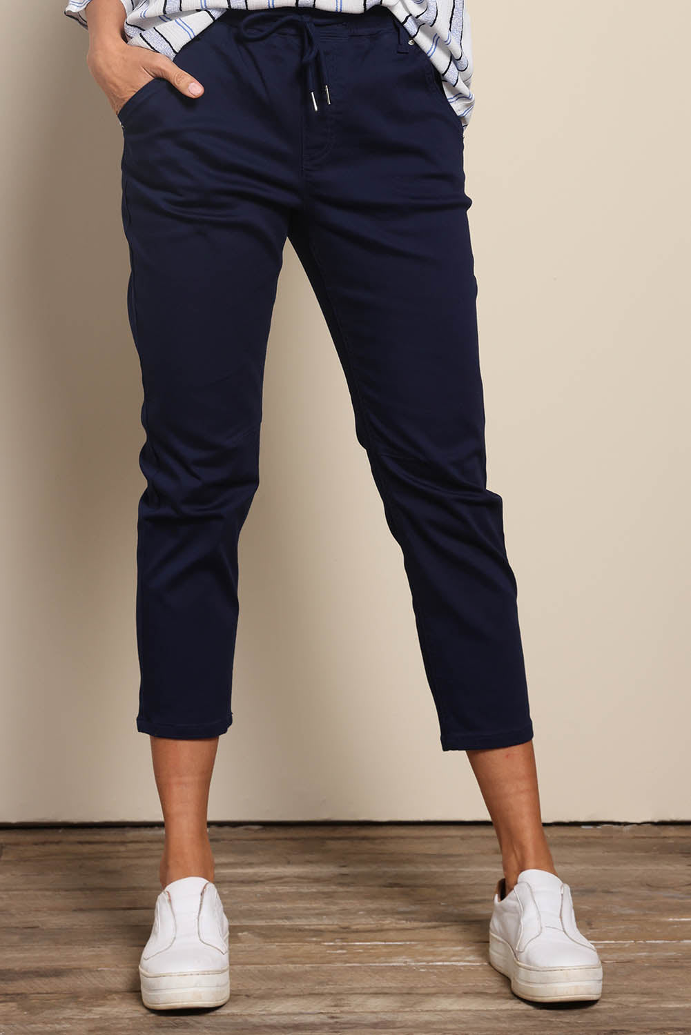 Model Amandam wearing size 10 of the The Pull On Cotton Pant With Drawstring – Navy in colour Navy, in a cropped view