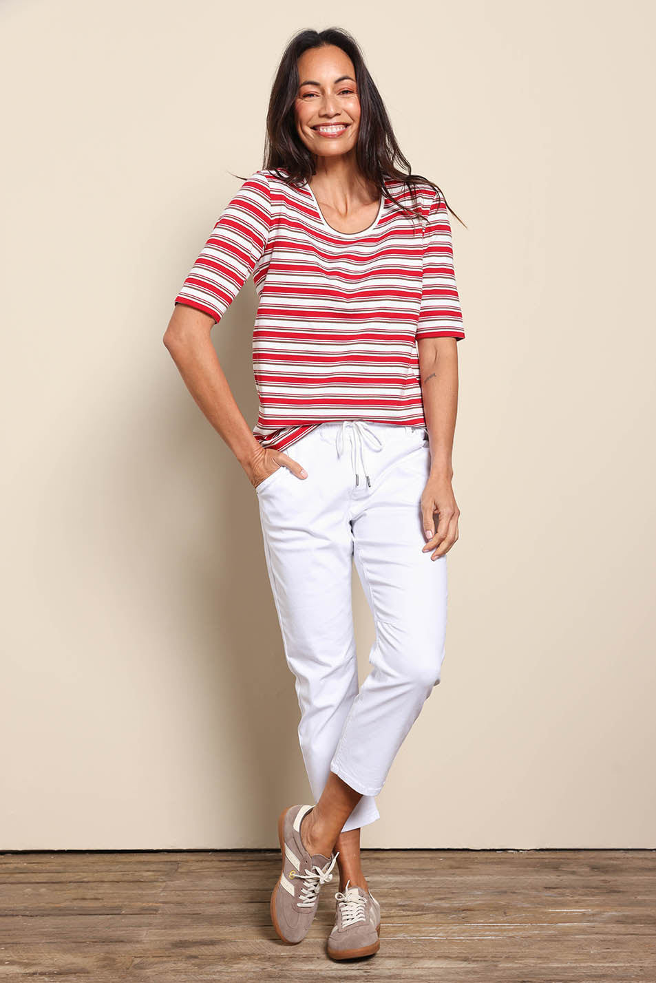 Model Amandam wearing size 10 of the The Pull On Cotton Pant With Drawstring – White in colour White, from the front