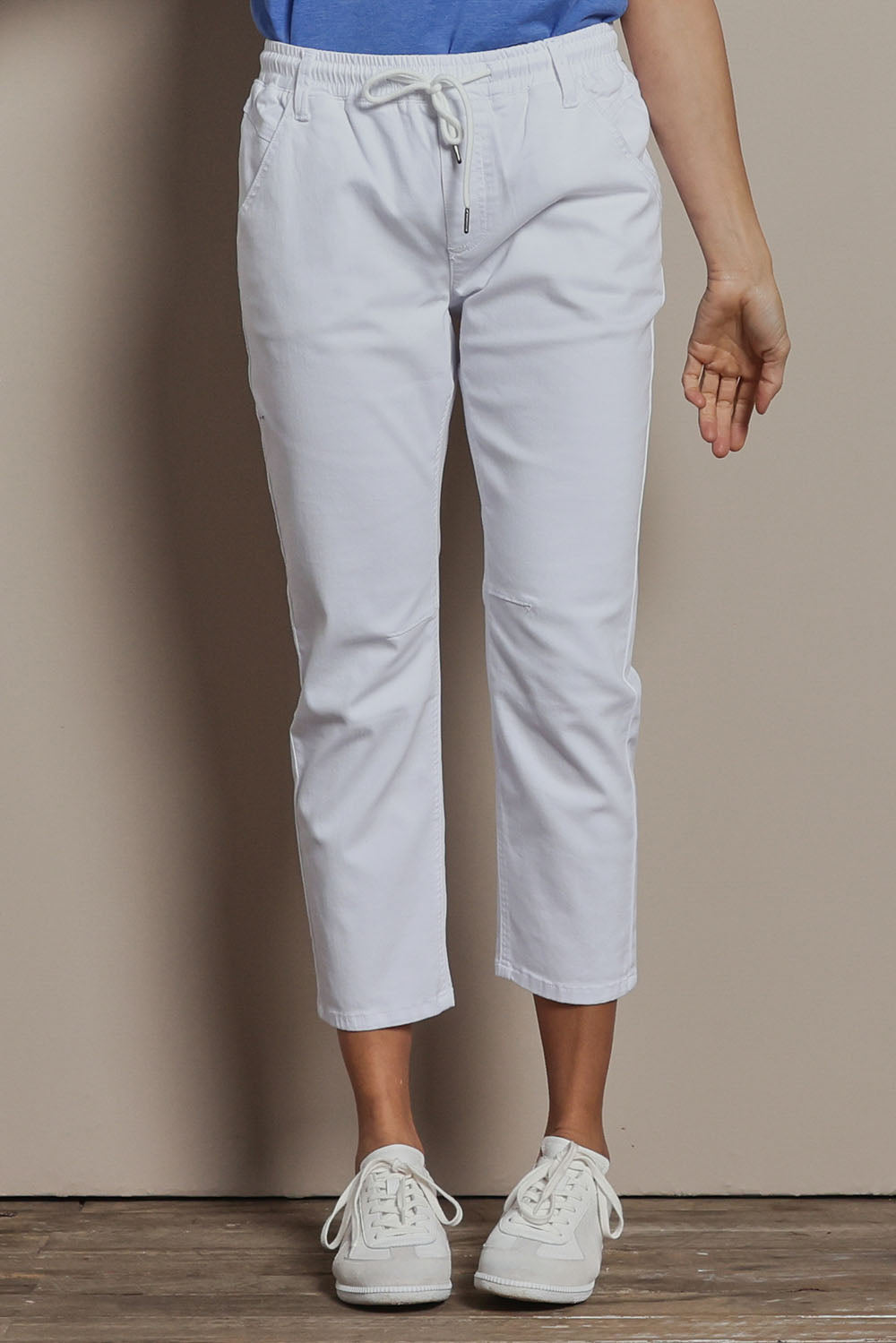 Model Amanda wearing size 10 of The Pull On Cotton Pant With Drawstring in colour White (White), from the front, cropped image