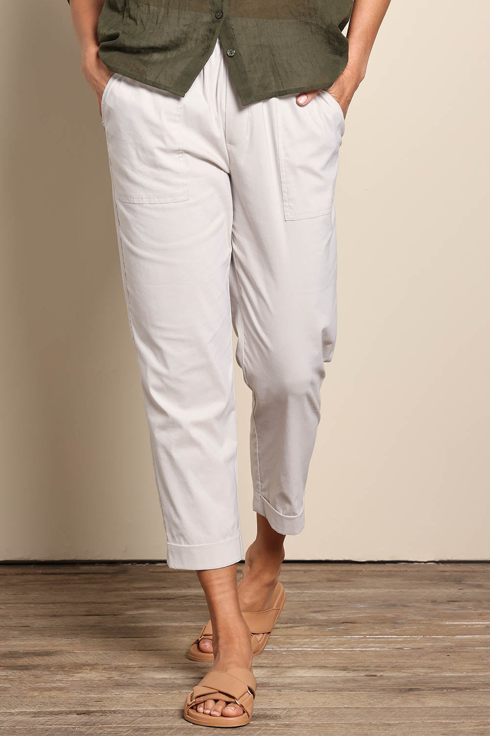 Model Amandam wearing size 10 of the The Elastic Waist Pull On Patch Pocket Pant – Pummice in colour Pummice, in a cropped view