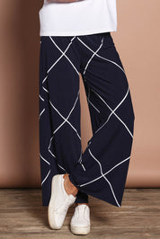 Model Amanda wearing size 10 of The Easy Wear Printed Pull On Wide Leg Pant in colour Navywhite (Blue), from the front, cropped image