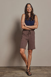 Model Amanda wearing size 10 of The Must Have Linen Look Pull On Shorts in colour Cocoa, from the front, showing the whole outfit