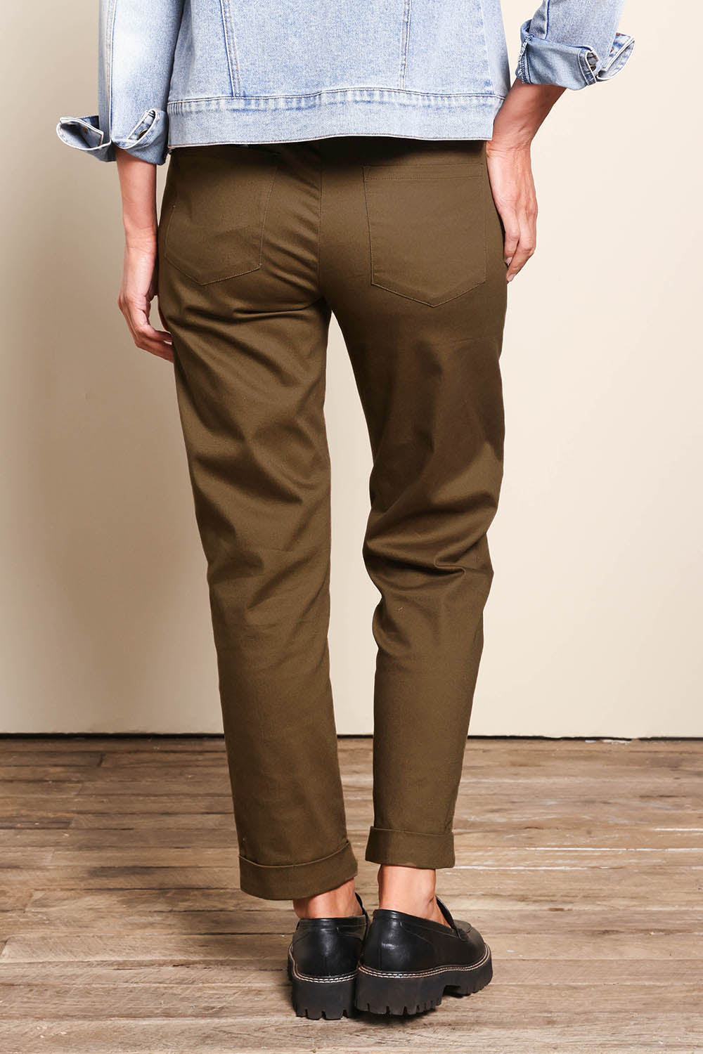 Model Riinar wearing size 10 of the The Teachers Cotton Pant With Pockets – Coffee in colour Coffee, from the back
