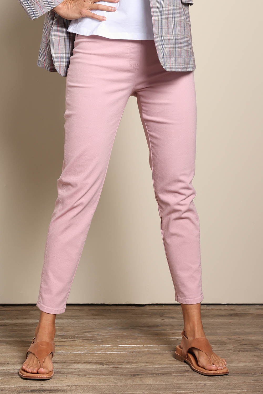 Model Amandam wearing size 10 of the The Cotton Pull On Stretch Comfort Pant – Pink in colour Pink, in a cropped view