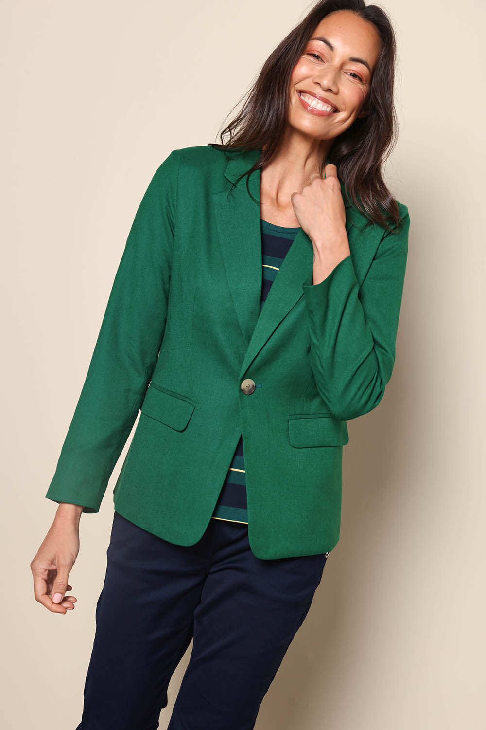 Model Amandam wearing size 10 of the The Classic Every Wear Blazer – Emerald in colour Emerald, from an angle