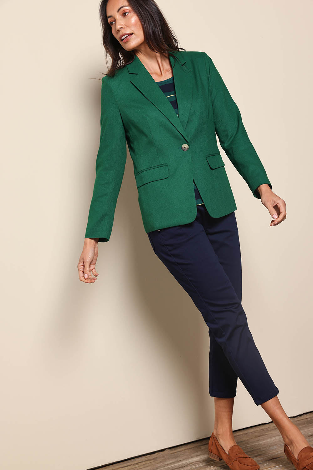 Model Amandam wearing size 10 of the The Classic Every Wear Blazer – Emerald in colour Emerald, from the front