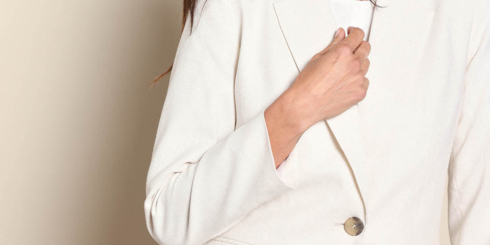 Model Amandam wearing size 10 of the The Classic Every Wear Blazer – Ivorymarle in colour Ivorymarle, from an angle