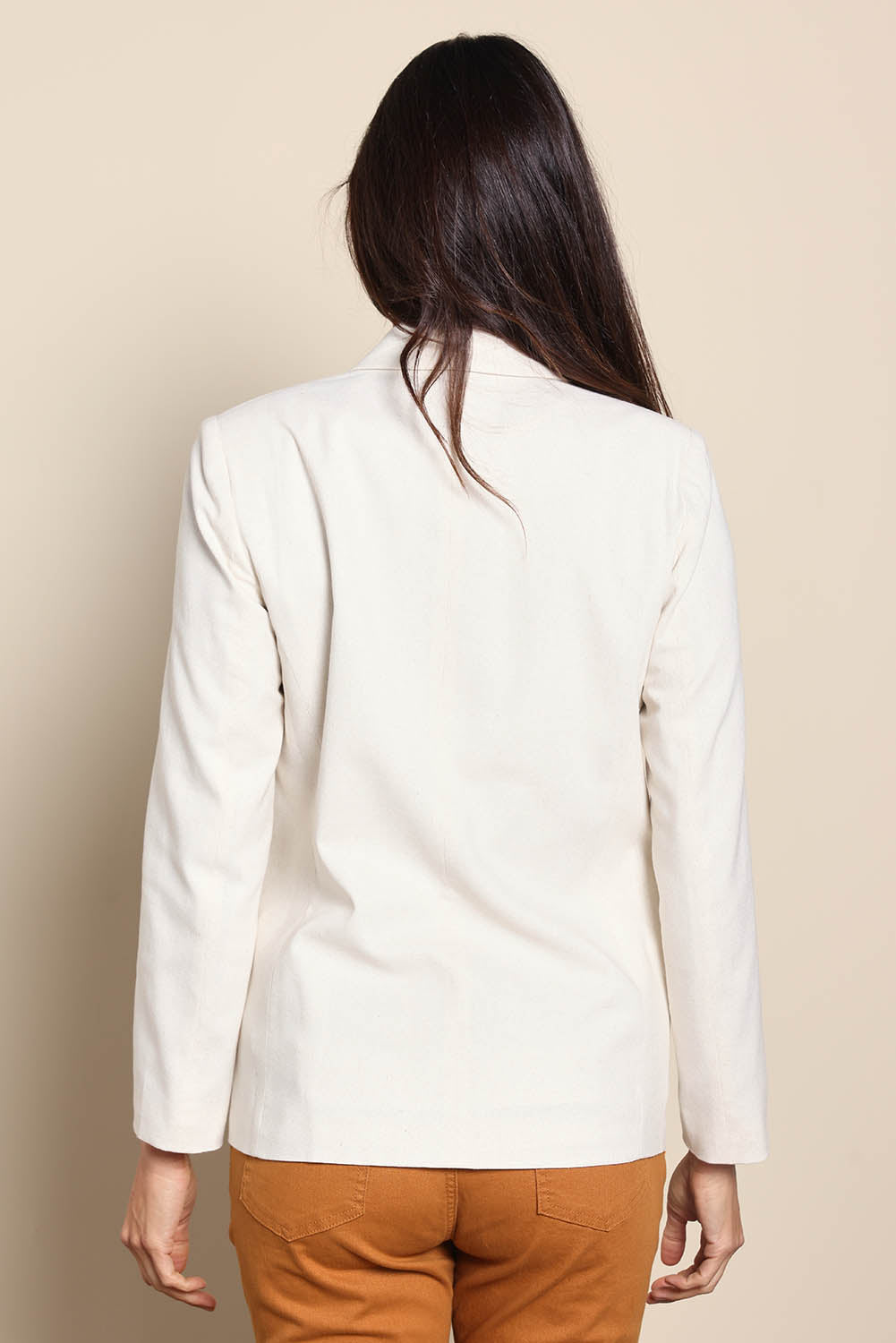 Model Amandam wearing size 10 of the The Classic Every Wear Blazer – Ivorymarle in colour Ivorymarle, from the back